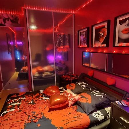 Love Room Sexy Love Cosy Lib Proche Centre Gare A Pied Aulnay-sous-Bois Kültér fotó